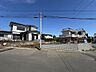 その他：角地ならではの開放感と陽当りに恵まれた、心地よい住環境が魅力です。明るく風通しの良いお住まいになりますね。（2026年7月撮影）