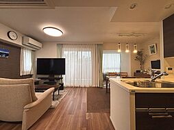 プラウドシティ新川崎 4LDKのリビング/ダイニング