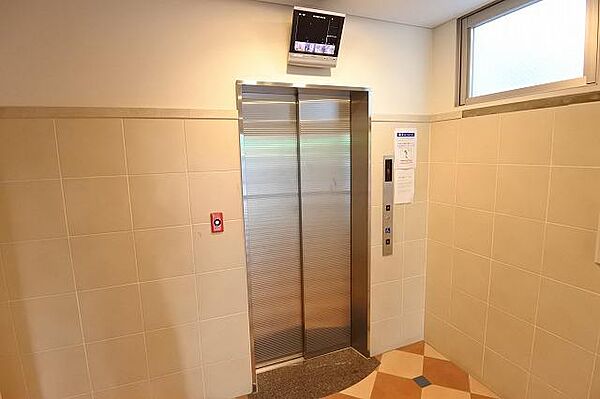 画像21:エレベーターにモニターがあるので安心ですね。