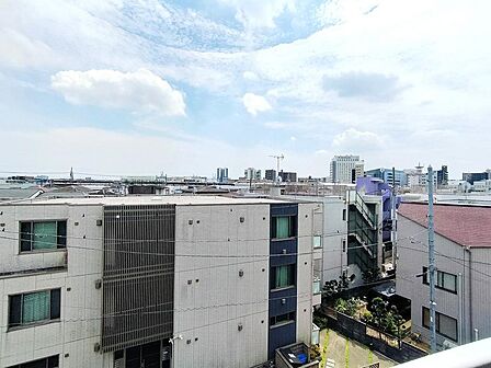 遠くまで見晴らせる開放的な眺めが楽しめます。