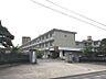 周辺：青山中学校まで　1200m　徒歩約15分●教育信条「自主の精神　「汗」で学べ」。部活動はやや少ないですが、受賞歴がある強い部もあります。図書室の本の種類も豊富。
