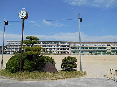 竜海中学校まで 1308m 徒歩約17分●愛知県岡崎市明大寺町にある公立中学校。岡崎市内の中学校の中でも1.2を争うくらいの生徒数です。運動場も広く施設もしっかりしています。