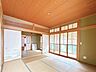 室内：和室別アングルです。襖を開けたら広々した空間が広がっています。