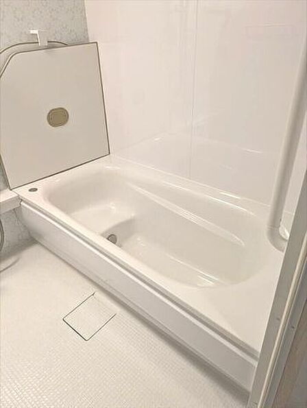 毎日の疲れも吹き飛ぶ浴室♪ 足も広げてゆったりくつろげます。