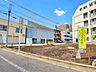 外観：【現地写真】現地見学の際には、物件だけでなく周辺の街並みや学校、商業施設もご案内いたします。(2026年7月撮影)