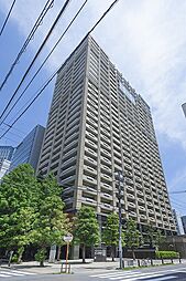 複数沿線が徒歩7分圏内で利用可能。通勤・通学・お出かけの選択肢が広がり、フットワーク軽く過ごせます。コンシェルジュサービス付きマンションです。