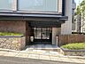 エントランス：複数沿線利用可能なため、通勤・通学の幅が広がります。現況空室ですので、お気軽にご内覧いただけます。お引き渡し時期など、詳しくはお問い合わせください。