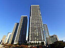 【ドゥ・トゥールWEST】都営大江戸線「勝どき」駅まで徒歩5分の立地のタワーマンションです。ベイエリア・レインボーブリッジが見渡せる南・西角住戸。