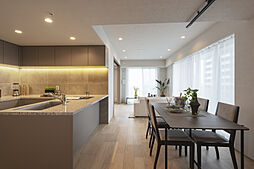 【LD/約13.5帖】2025年9月キッチン・浴室・洗面化粧台・トイレ交換、フローリング・クロス貼替他、内装リフォーム完了。気持ちよく新生活をスタートできます。