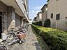 その他：【駐輪場】駐輪場が複数設けられており、ご家族の自転車を保管できます。通路は舗装されているため、自転車でも移動しやすいです。