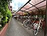 その他：【駐輪場/共用部】公園へのサイクリングなどに嬉しい、駐輪場が備えられています。屋根付きのため、自転車の劣化を防げます。※最新の空き状況や使用料金など、詳細につきましてはお問い合わせくださいませ。