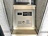 その他：【オートロック】来訪者をモニターで確認してからの応答が可能。お子様のお留守番の際などにも安心の設備です。