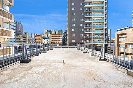 【ルーフバルコニー】陽当たり・通風良好な、ルーフバルコニー付きの南・西角住戸です。※実際に撮影(2026年1月)したものにCG加工処理したものです。