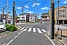 外観：物件の北西側前面道路（北東側から）［2026年7月1日撮影］