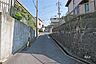外観：物件の南側前面道路（北側から）［2024年5月4日撮影］