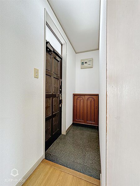 画像16:シューズボックス付きの玄関です
