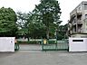 周辺：多摩市立東寺方小学校　子どもたちの人権を尊重し、地域を愛し未来を切り拓く力を育てる教育を行っています。友達とのかかわりを通して、思いやりと主体性を大事にする学校です。