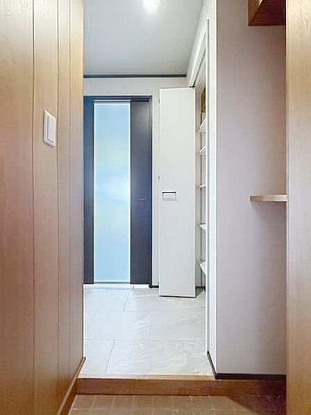 シューズボックス付で玄関もスッキリ収納できます。