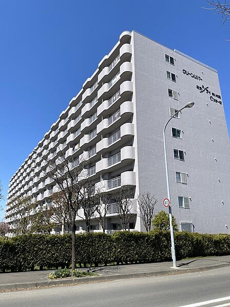 総戸数は140戸でございます。当物件は9階建てマンションの6階のお部屋です。駐車2台分使用可能。JR学園都市線 あいの里教育大駅 徒歩11分Jのためアクセス良好です!