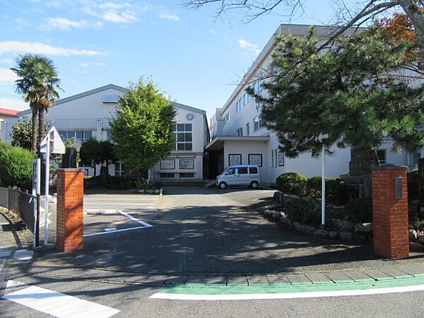 画像24:小学校「富士市立富士川第二小中一貫校松野学園まで956m」