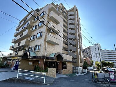 外観：11階建ての8階部分で眺望良好です