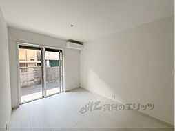 近鉄京都線 伊勢田駅 徒歩1分の賃貸アパート 2階2LDKのリビング/ダイニング