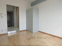 近鉄京都線 伊勢田駅 徒歩1分の賃貸マンション 3階1Kのリビング/ダイニング