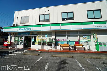 ファミリーマートルーキー丸山四丁目店 徒歩7分。 540m