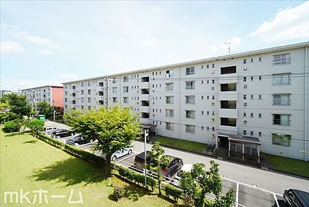抜けるような眺望はマンションならではですね!3階のお部屋ですので陽当たりも良好です!
