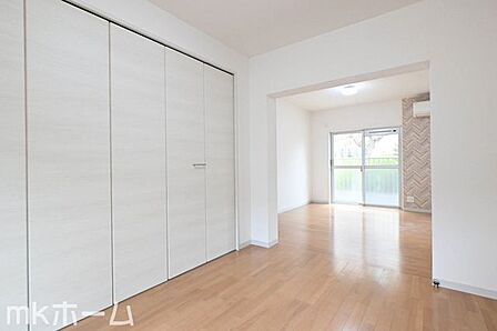 洋室には収納もしっかり完備されており、部屋を広々と利用することが可能なです!