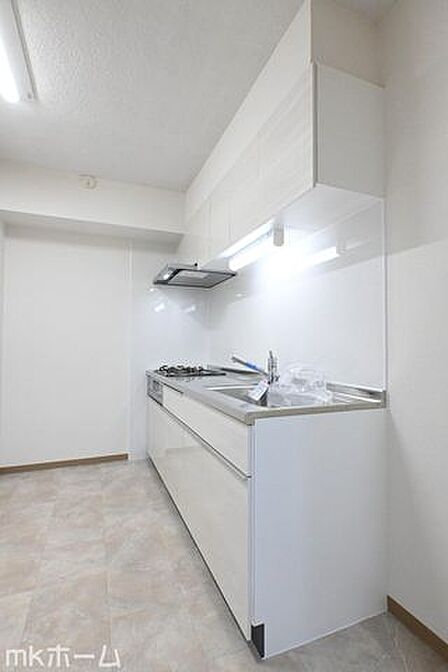 使い勝手の良いシステムキッチンを採用!作業スペースも広めにとられておりご家族でお料理が楽しめます!