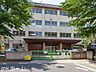 周辺：松戸市立松飛台小学校 徒歩3分。 180m