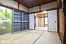 室内：シンプルな和室はおしゃれで居心地の良い空間です！室内には柔らかい陽の光が差し込みます！