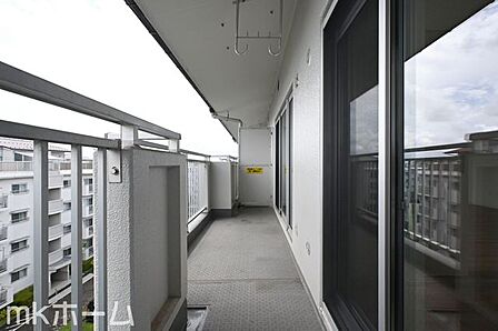 バルコニーは陽当たりとともに風通しも良く洗濯物もよく乾きます!