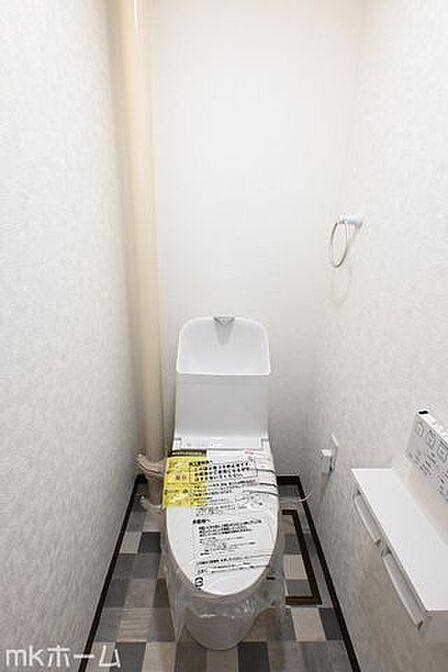 温水洗浄便座付きのトイレです！設備は新品に交換済みですので気持ちよくお住まい頂けます！