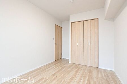 居室に大型のクローゼットを設置!豊富な収納があることで広い居住スペースを確保することができます!