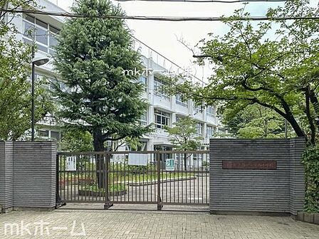 葛飾区立綾南小学校 徒歩8分。 610m