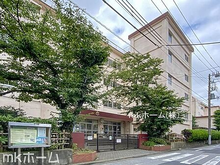 葛飾区立堀切中学校 徒歩10分。 790m