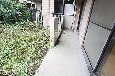 バルコニーは陽当たりとともに風通しも良く洗濯物もよく乾きます!