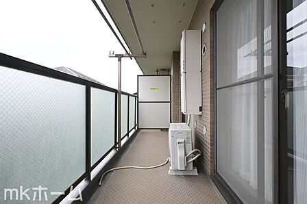 バルコニーは陽当たりとともに風通しも良く洗濯物もよく乾きます!