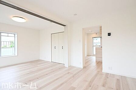 通風と採光を考慮したリビングは家族が自然と集まる空間となります!居心地の良いリビングで家族団らんを!
