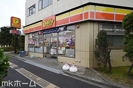 デイリーヤマザキ検見川浜北口店 徒歩11分。 810m