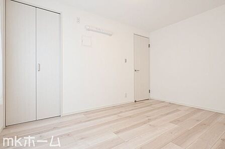 洋室には収納もしっかり完備されており、部屋を広々と利用することが可能です!