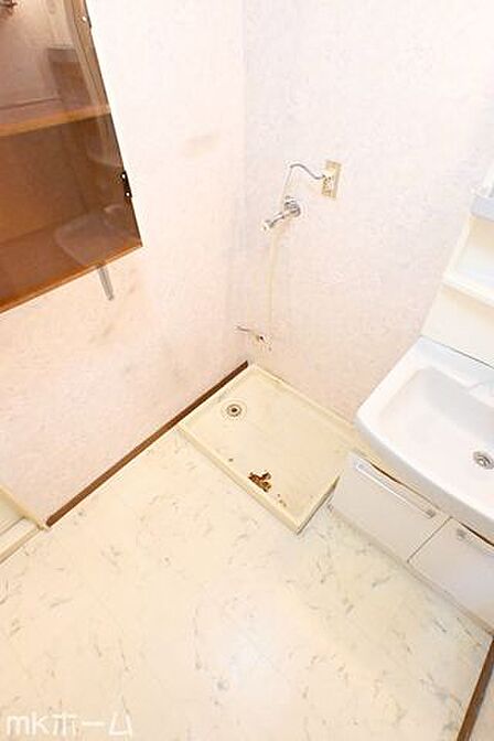 洗濯機置き場も広めのスペースを確保しております!是非、現地にてスペースを確認してみてください!
