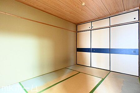 あると落ち着く和室には押入も完備されており、客間としてだけでなく収納などに利用できるスペースです!