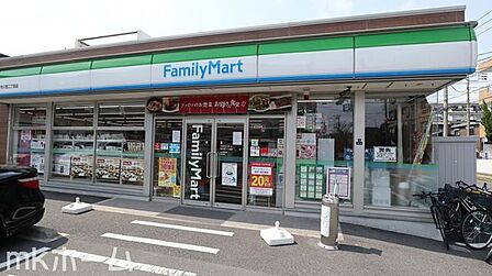 ファミリーマート市川宝二丁目店 徒歩7分。 520m