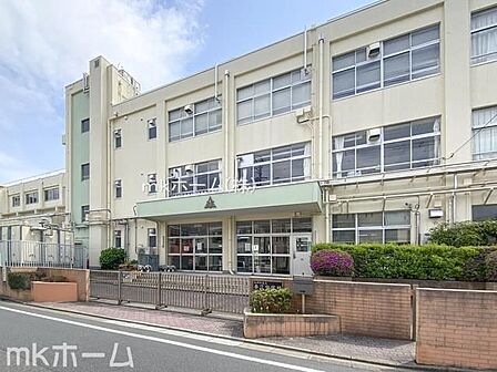 江戸川区立春江中学校 徒歩5分。 380m