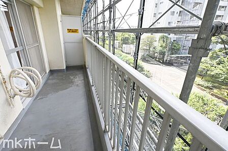 バルコニーは陽当たりとともに風通しも良く洗濯物もよく乾きます!