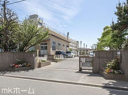 市川市立塩焼小学校 徒歩8分。 620m