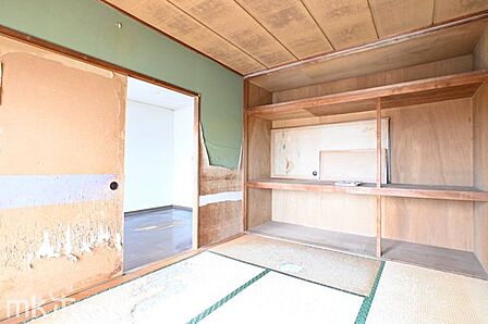あると落ち着く和室には押入も完備されており、客間としてだけでなく収納などに利用できるスペースです！